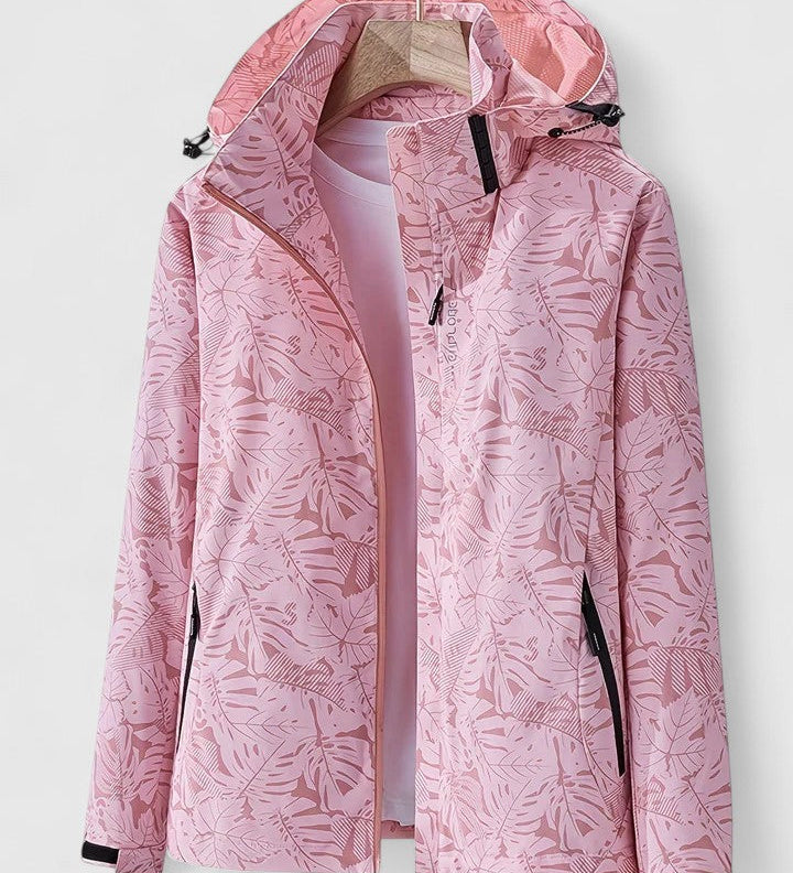 Tjaša – Elegantna vetrovka z botaničnim vzorcem